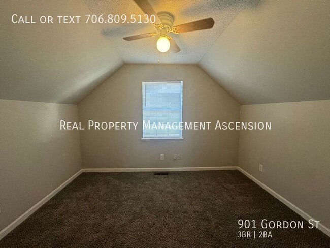 Building Photo - 901 Gordon St