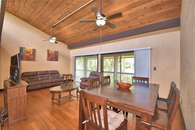 Building Photo - 5027 Sherwood Ln
