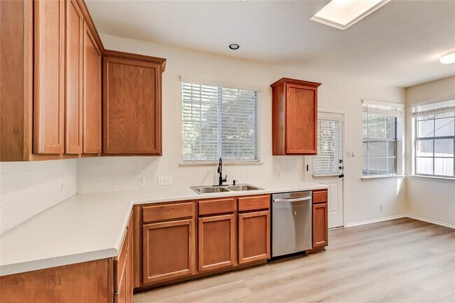 Building Photo - 8116 Forest Heights Ln
