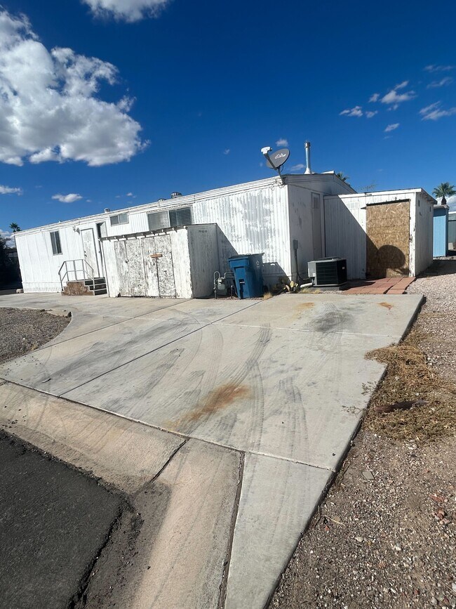 Building Photo - 3601 E Wyoming Ave