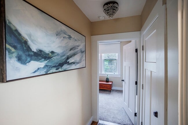 Building Photo - The Loft: Furnished Jacksonville Suite! Grand Deck with Views, King Bed $300 Utility Fee