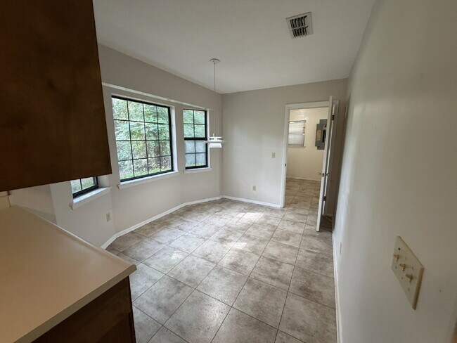 Building Photo - Home For Rent