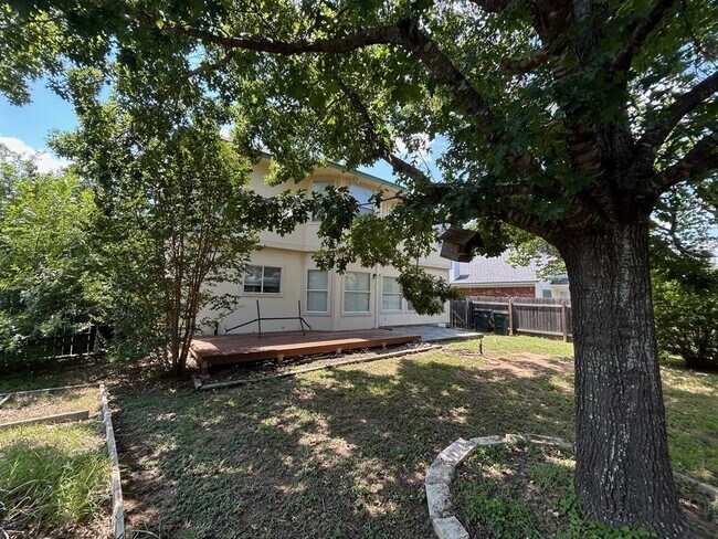 Building Photo - 5000 Cleves St