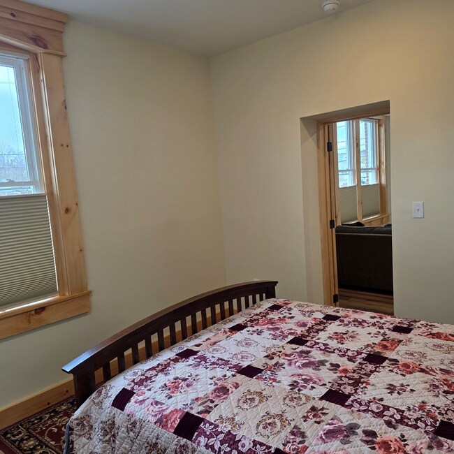 Building Photo - 121 E Main St