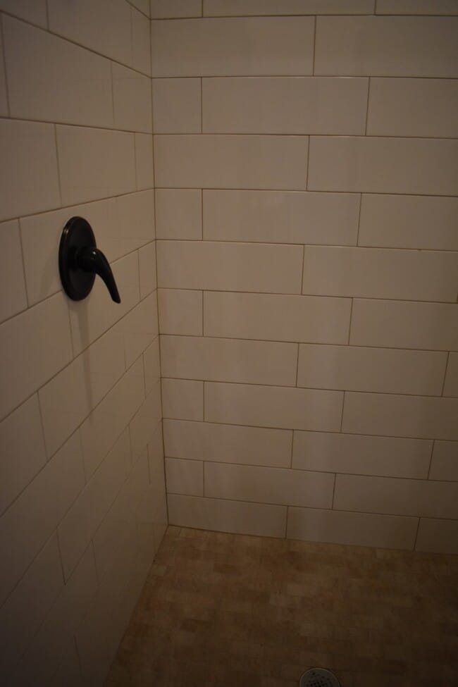 Building Photo - Upscale 4 Bedroom 3.5 Bathroom In The Heart of Fayetteville!!