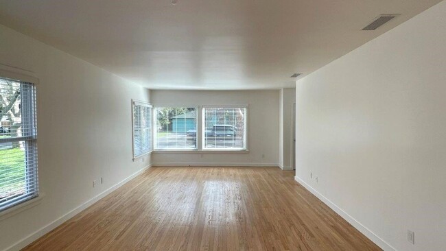 Building Photo - Walnut Creek Gorgeous 3-bedroom 2 bath hom...