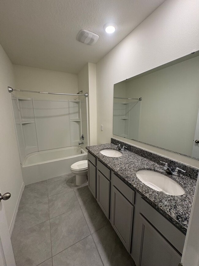 Building Photo - 4 Bed 2.5 Bath Mt Dora Home - Solar Energy!