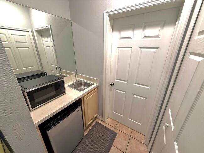 Building Photo - 9967 Perfect Dr