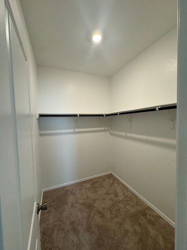 Building Photo - 3 Bed 2 Bath 2 Car Garage Home in Maxwell ...
