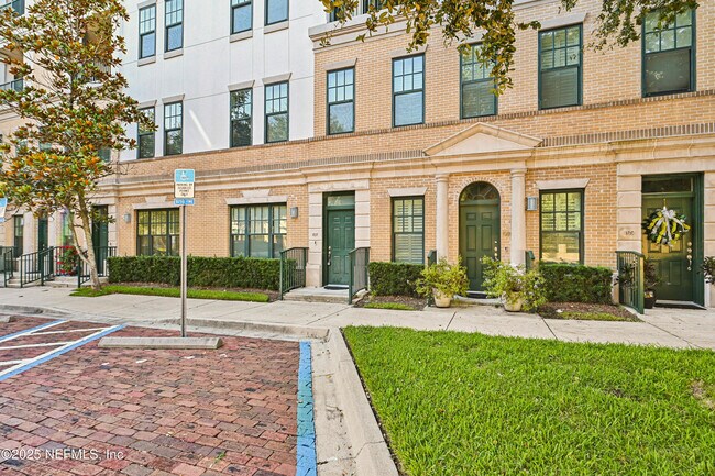 Building Photo - 1661 Riverside Ave