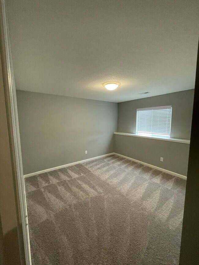 Building Photo - 3419 Laughlin St