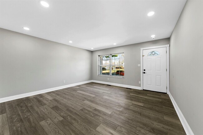 Building Photo - 1308 Havenhurst Rd