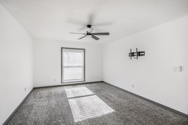 Building Photo - 315 Whipple Tree Ln