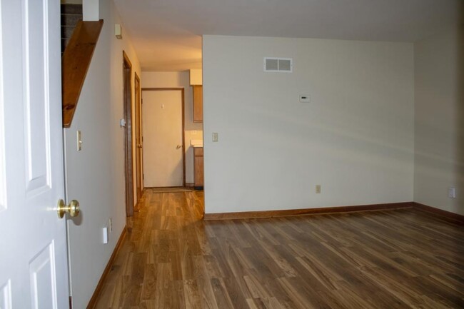 Building Photo - 2 bedroom in Yorkville IL 60560