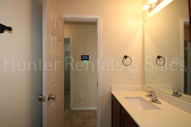 Building Photo - Your Dream Home Awaits on Raeburn Court!