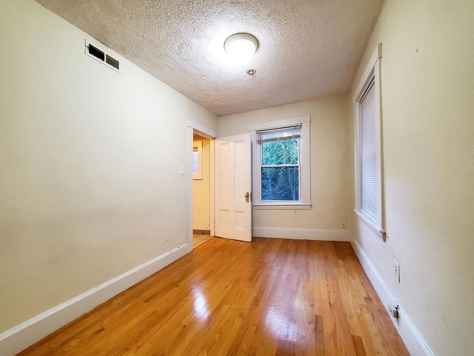 Building Photo - 17 Bay