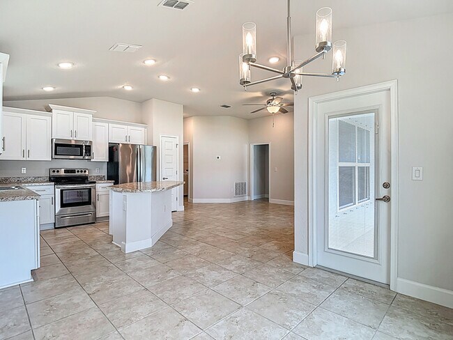 Building Photo - Welcome in to this beautiful Unfurnished -...