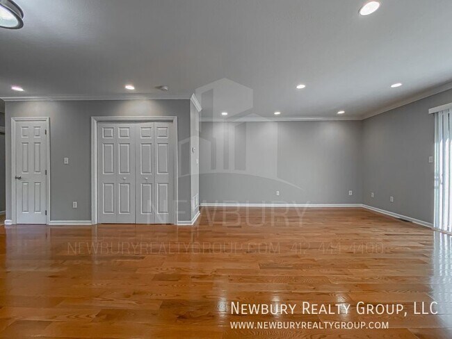 Building Photo - 135 Banksville Pl