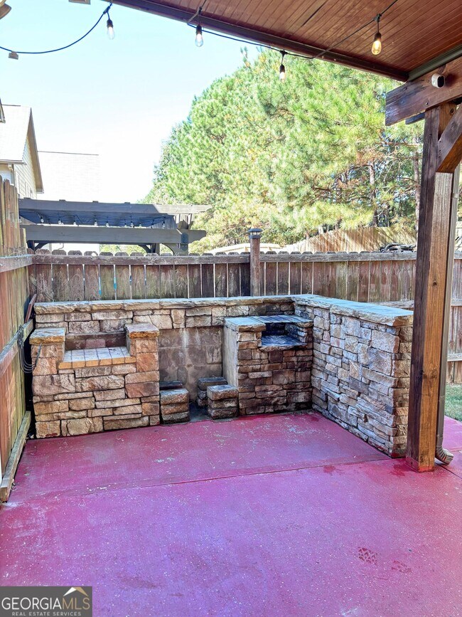 Building Photo - 816 Grenier Terrace NE