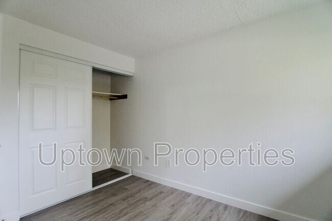 Building Photo - 5111 SW Beaverton Hillsdale Hwy