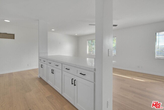 Building Photo - 3701 Coliseum St