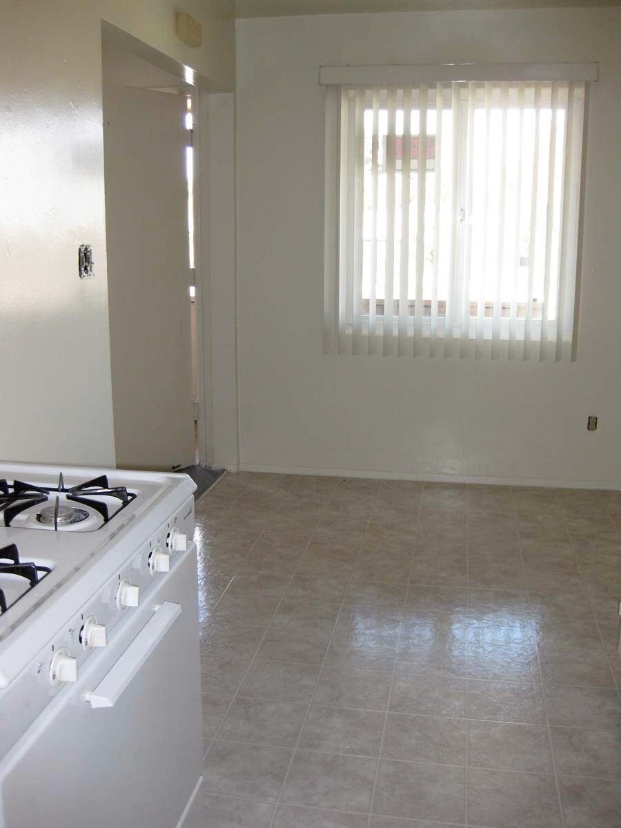 Kitchen dining area - the floor has been changed - 487 E Park Ave