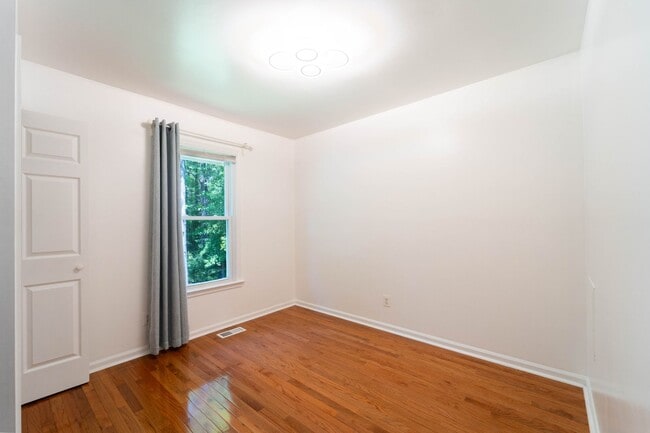 Building Photo - 3 bed 2 bath Chancellor Hills Home