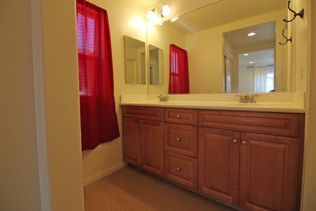 Building Photo - 28440 Mirabelle Ln