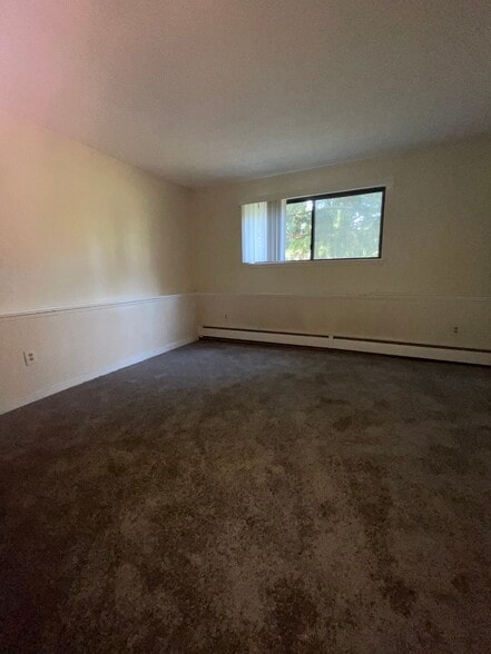 Building Photo - 343 Oakland St