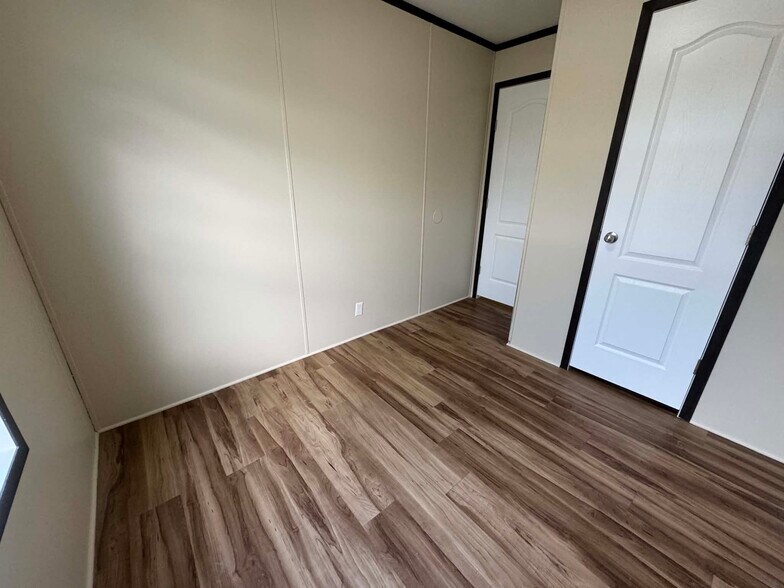 Building Photo - 48596 Leafdale Ct