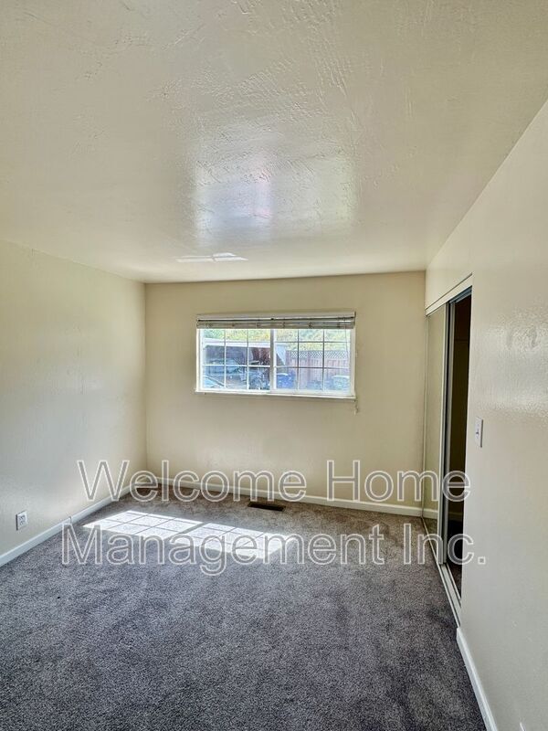 Building Photo - 2225 Hillsborough Ct