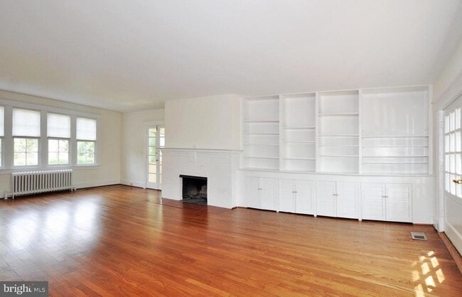 Building Photo - 3752 Kanawha St NW