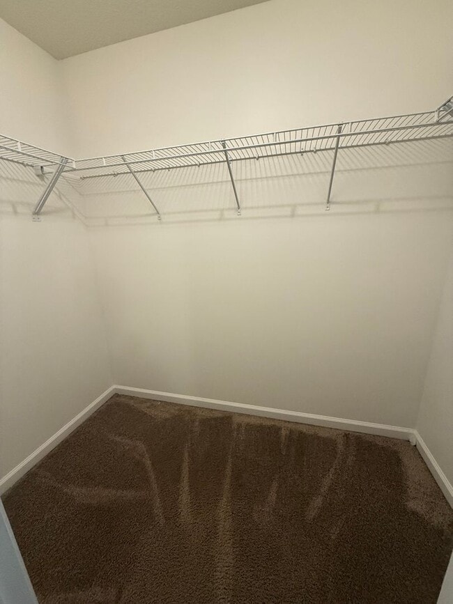 Building Photo - New 3 bedroom listing!