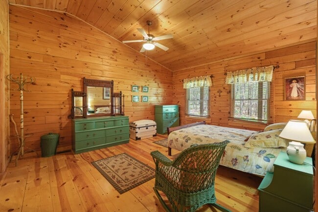 Building Photo - Peaceful Log Home Retreat – Long-Term Beck...