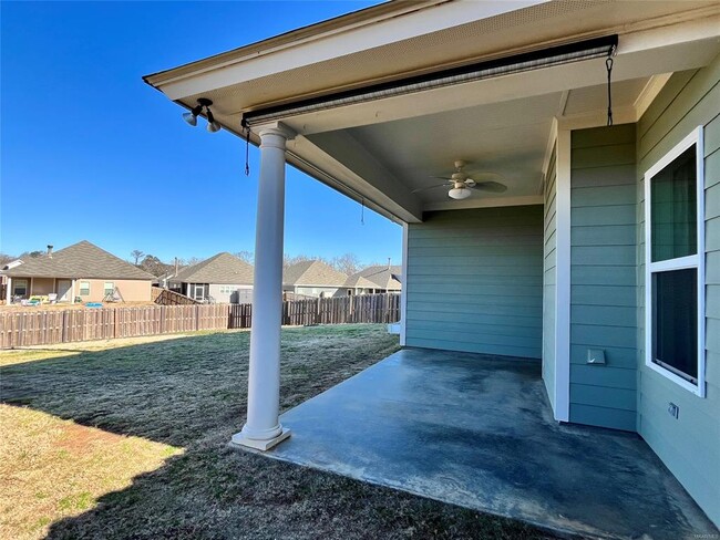 Building Photo - 876 Hedgefield Way