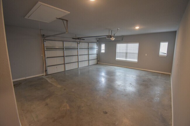 Building Photo - Nice 4 Bedroom Upscale Home In The Heart of Fayetteville!!