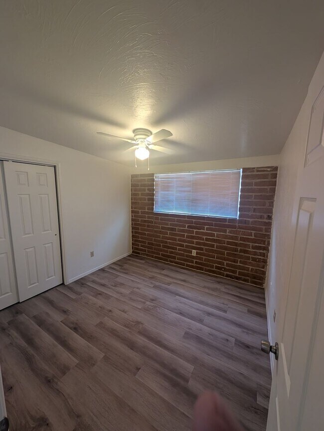 Building Photo - 4 Bedroom and 2 Bath Rental