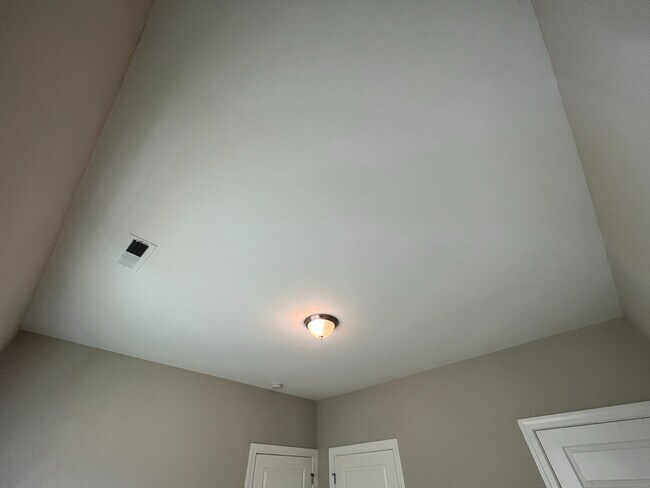 Building Photo - Room in House on Tawny View Ln