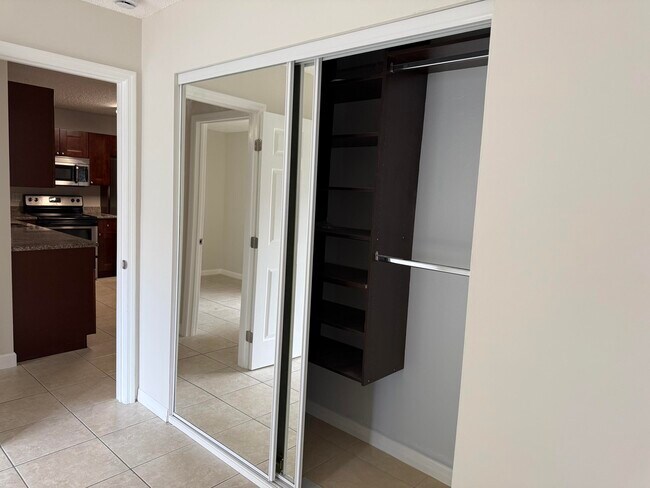 Building Photo - 1370 Birkdale Dr