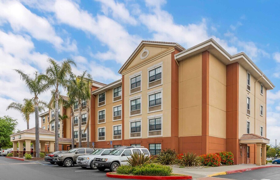 Primary Photo - Furnished Studio-Union City - Dyer St.