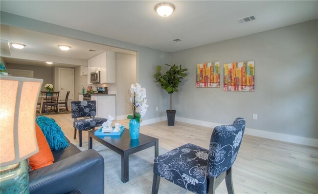 Building Photo - Great Fully Renovated in East Austin - 3/2...