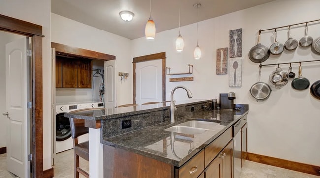 Building Photo - Well-kept Townhome for Rent in Bozeman! Near Parks, Schools and Trails.