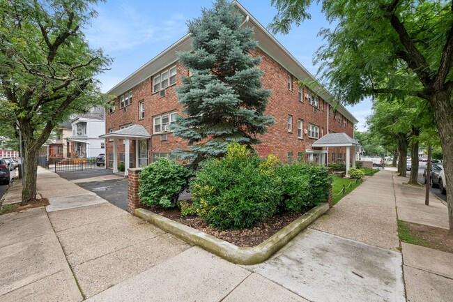 Building Photo - Nyendak Apartments