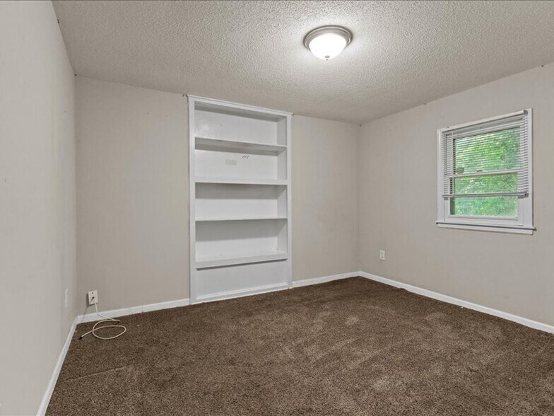 Building Photo - 10 W 98th St