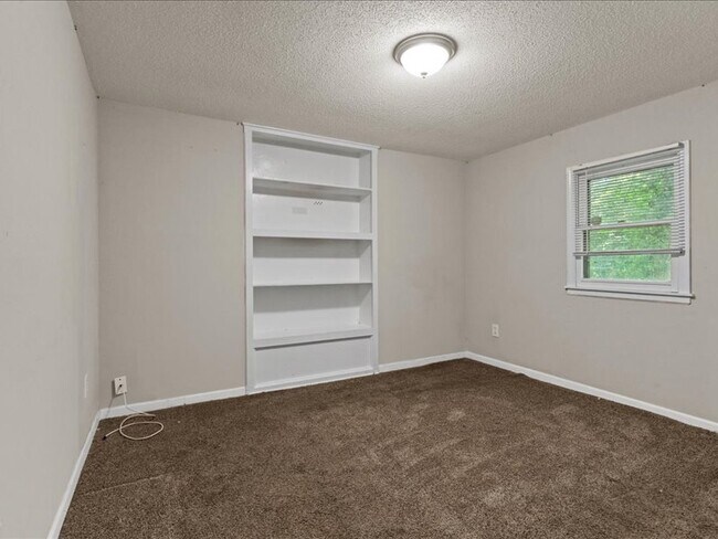 Building Photo - 10 W 98th St