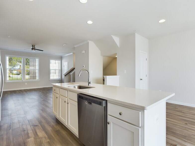 Building Photo - 25 Chester Ct