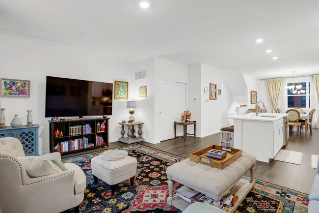 Building Photo - 1200 Lakepointe Dr