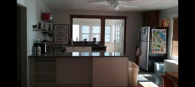 Building Photo - 1070 Parker St