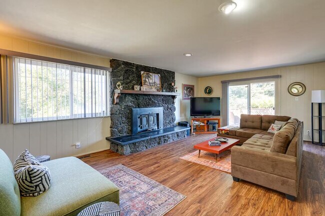 Primary Photo - 542 Sheridan St