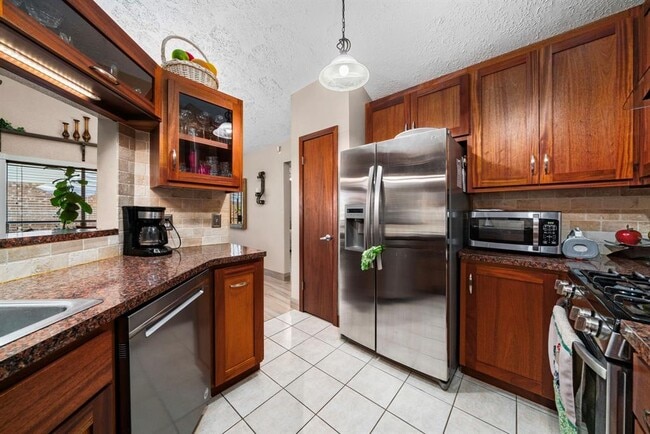 Building Photo - 16323 La Luna Dr